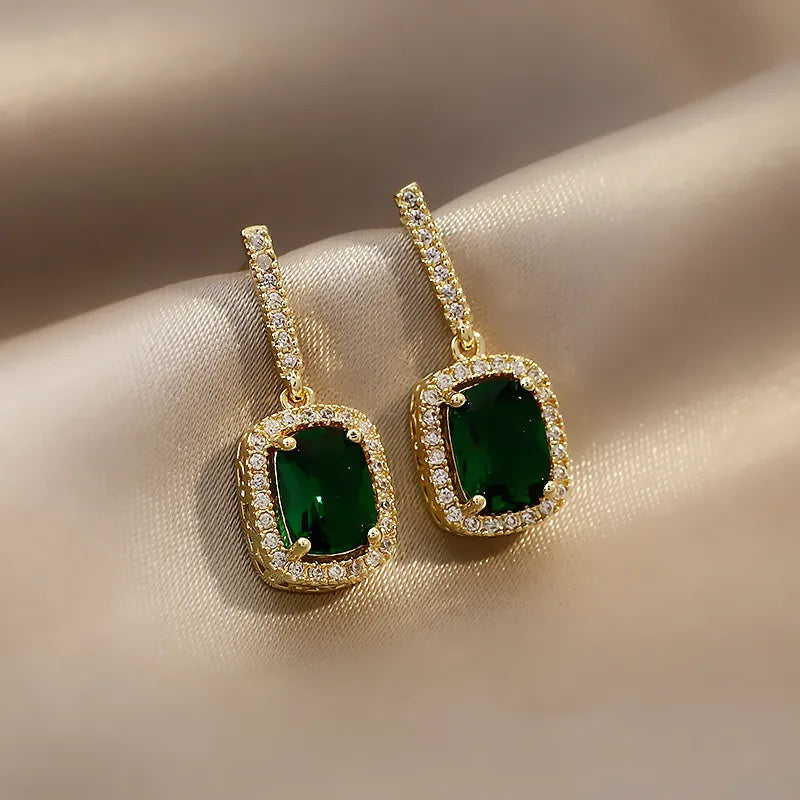 Sleek Emerald Oval